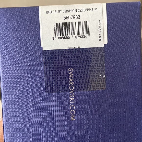 Brand New SWAROVSKI Angelic Cushion Bracelet - Picture 7 of 8